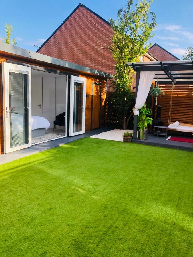 Meezee Pearl Double Bed Lodge With Free Parking Salford  Exterior foto