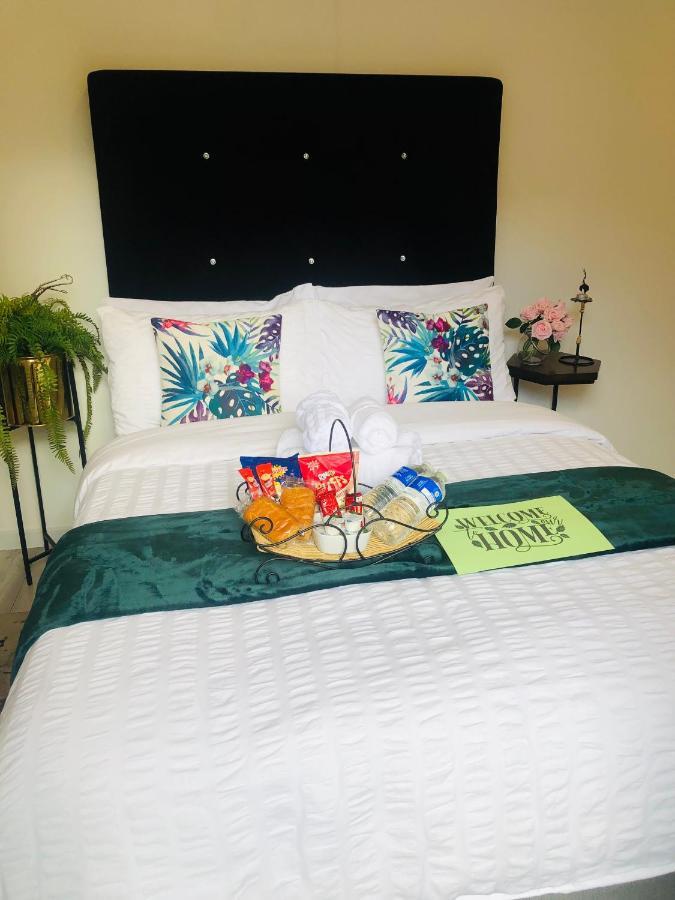 Meezee Pearl Double Bed Lodge With Free Parking Salford  Exterior foto
